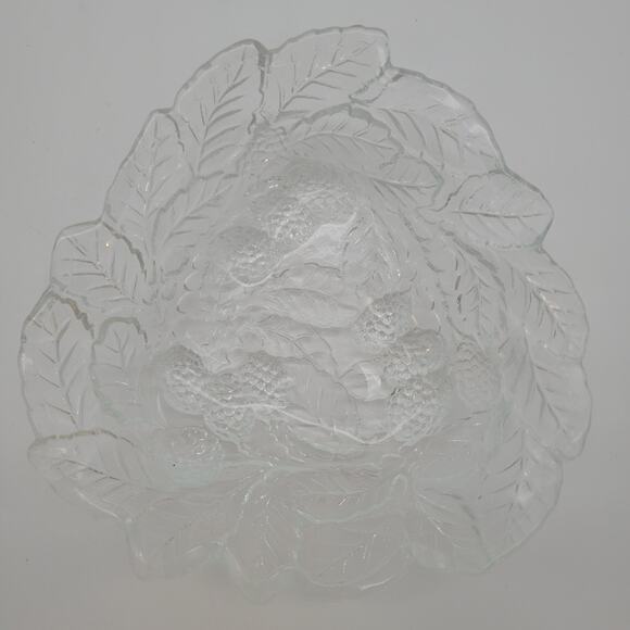 Vintage Intricately Textured Grapes and Leaves Designed Clear‎ Glass Dish - Picture 3 of 7
